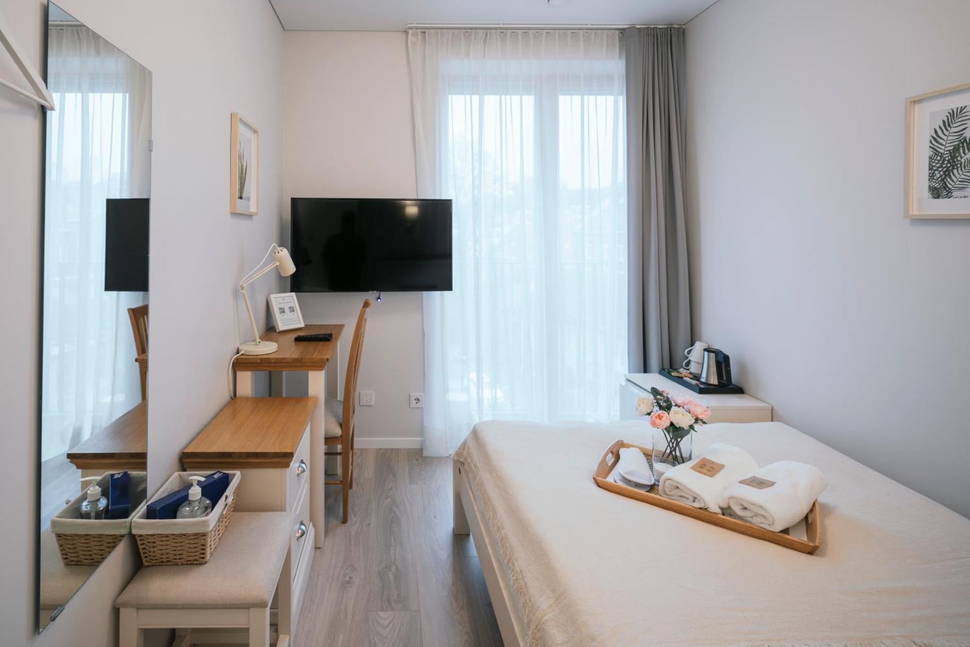 J14A I Rooms & Apartments Automated Self Check-In VNO Room photo